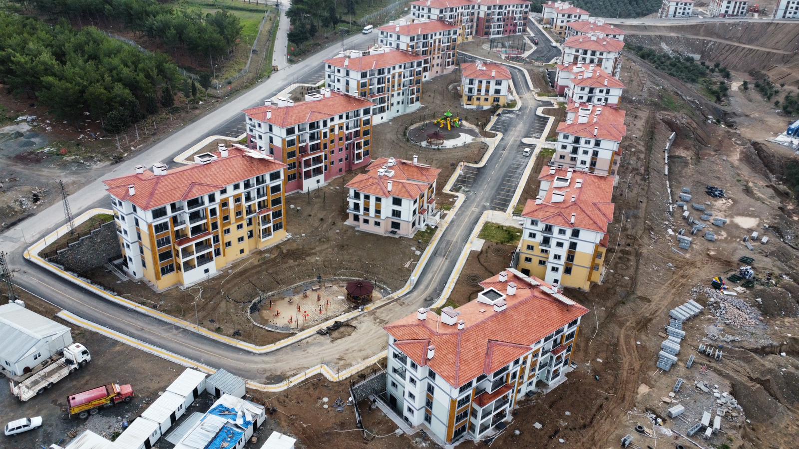 Hatay İli Arsuz İlçesi 200 Adet Konut Ticaret Merkezleri ve Cami İnşaatları