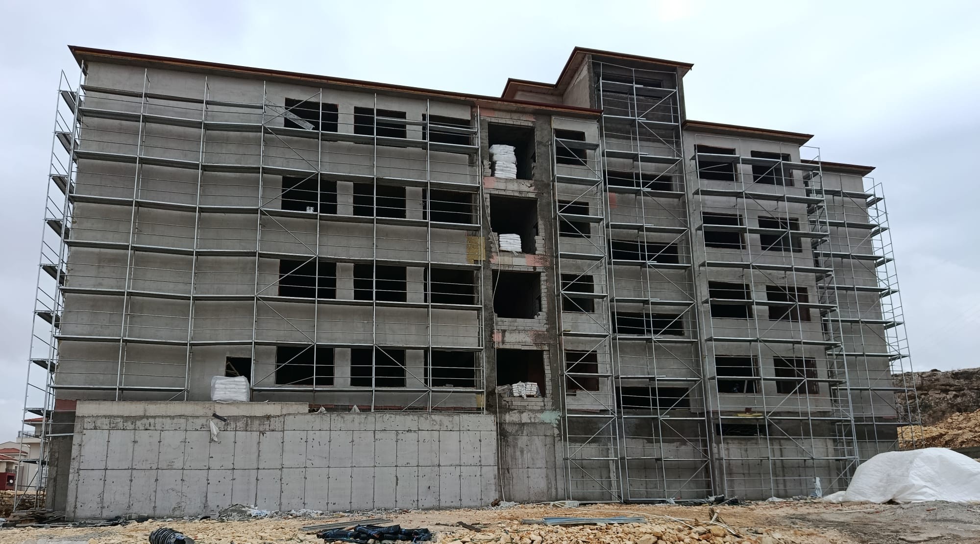 Adıyaman İli Besni İlçesi Eskiköy Köyü 1800 Adet Konut Bölgesine 24 Derslik Ortaokulu Yapım İşi